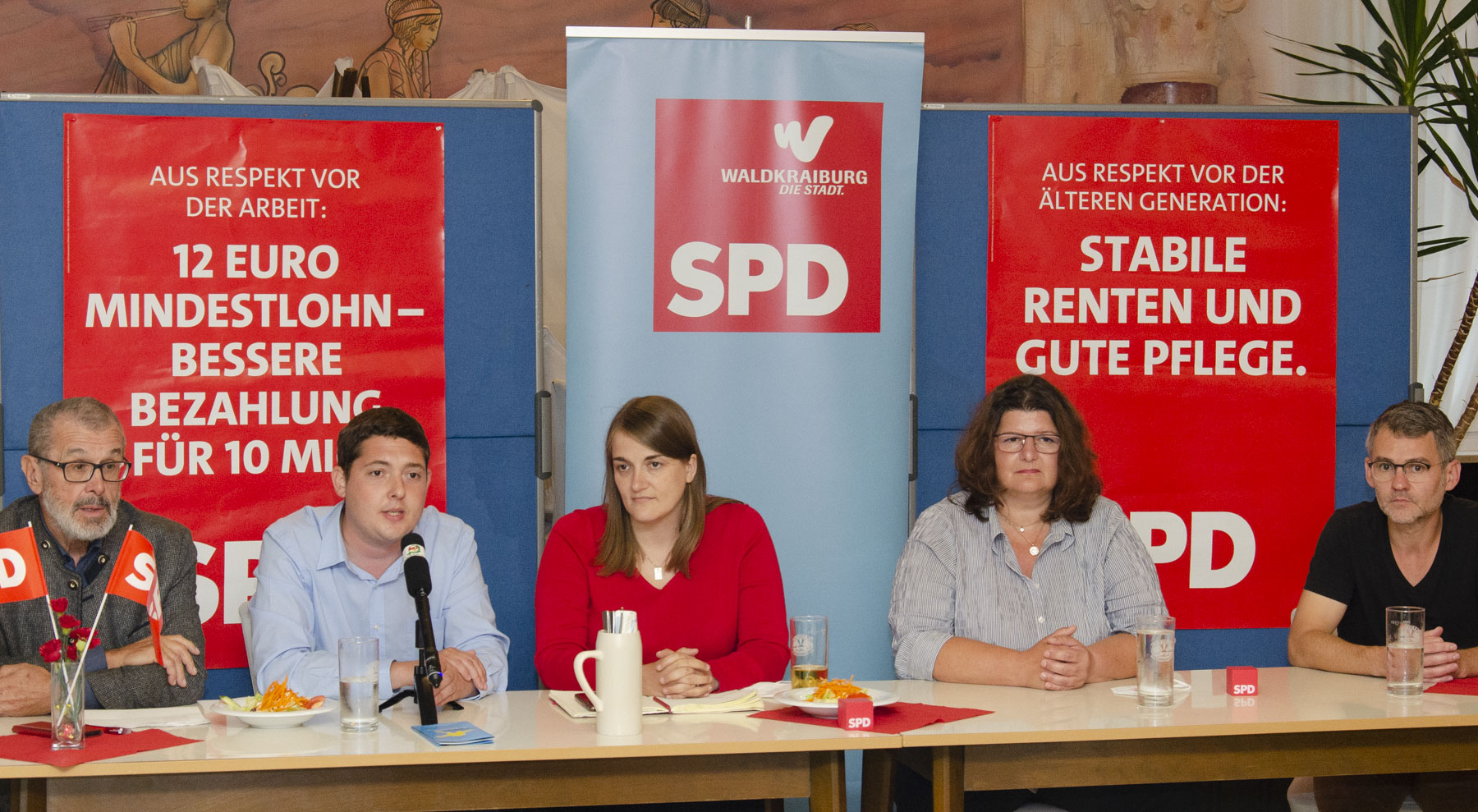 SPD-Landesvorsitzende Ronja Endres in Waldkraiburg.